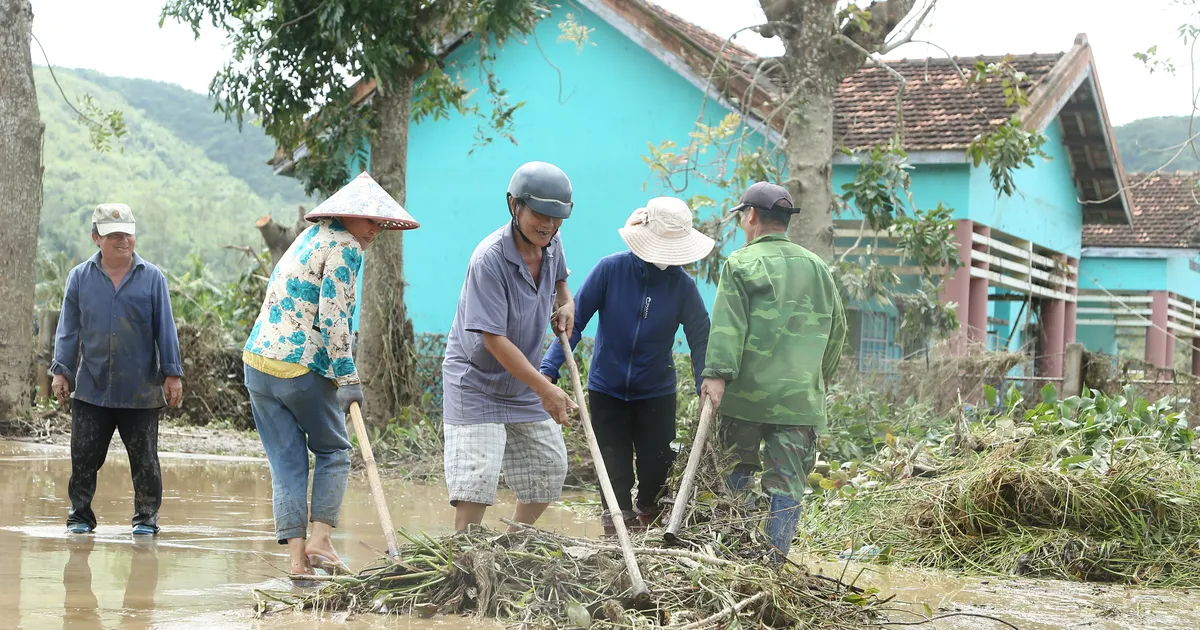 Đắk Lắk: Chung tay khắc phục sau bão, sớm đưa học sinh trở lại trường