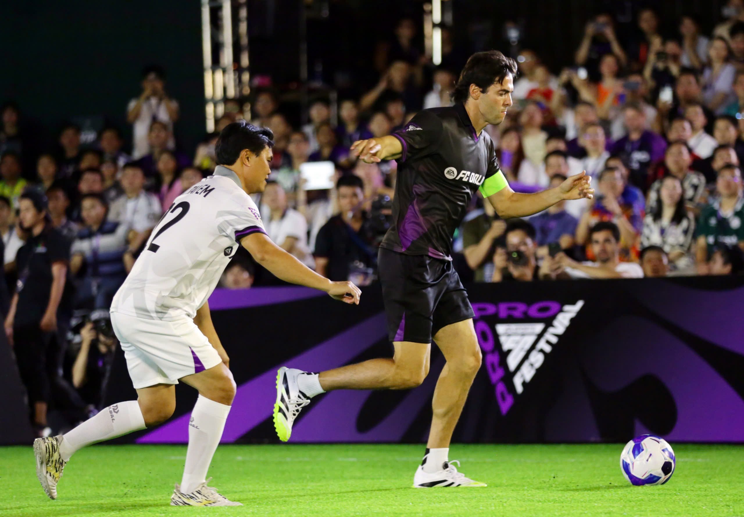 ‘Thiên thần’ Kaka và huyền thoại Figo truyền cảm hứng bóng đá đến Việt Nam- Ảnh 4.