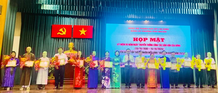 Bí thư phường Phú Nhuận: Dân vận khéo là chọn việc khó để làm - Ảnh 2.