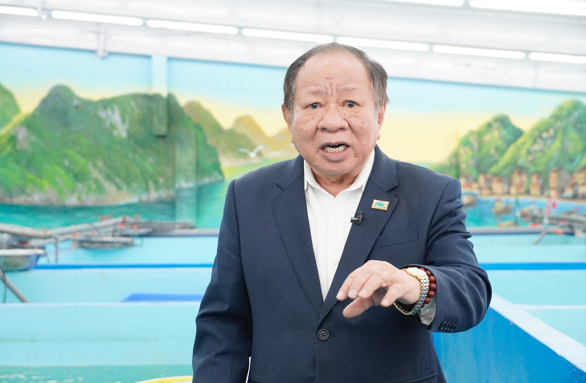 PGS.TS. Nguyễn Hữu Dũng, Chủ tịch Hiệp hội Nuôi biển Việt Nam nhấn mạnh: 'Nuôi biển không chỉ là nuôi trồng thủy sản trên biển mà nó còn mang ý nghĩa rộng hơn, ngoài ý nghĩa về mặt kinh tế, còn là môi trường, hệ sinh thái, xã hội, cộng đồng và văn hóa'. Ảnh: Hồng Thắm.