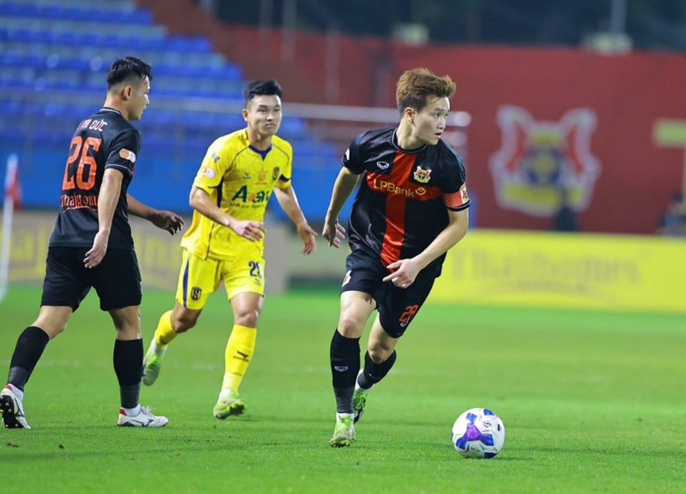 Match review CA TP.HCM vs Ninh Binh, 7:15 p.m. November 9: The top position is shaky - photo 2