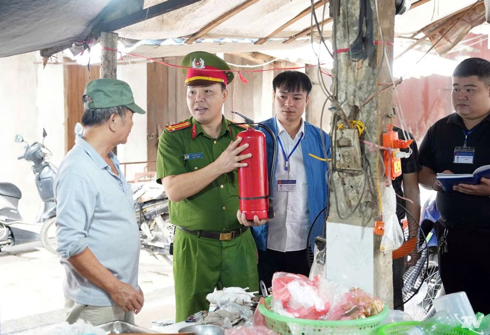 Kontrola požární prevence a záchranných prací na trhu Bo Ho.