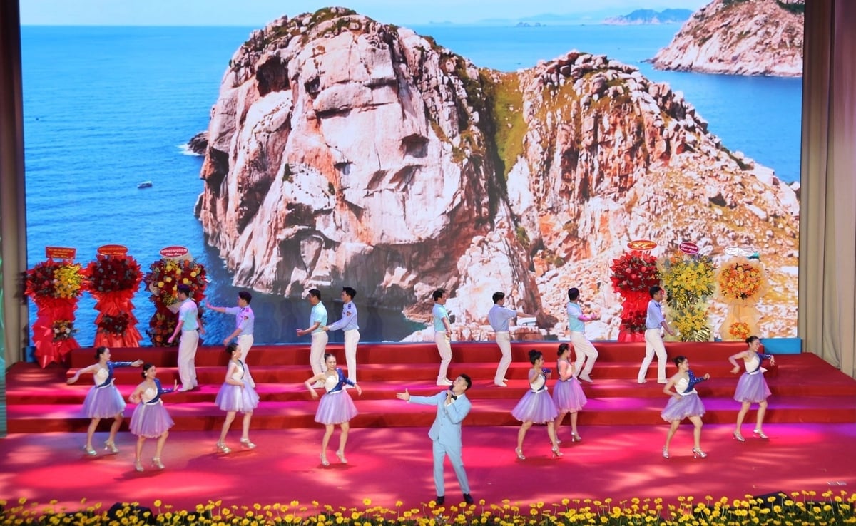 Các tiết mục đã tái hiện hành trình 35 năm tự hào của thương hiệu Yến sào Khánh Hòa. Ảnh: Phương Chi.