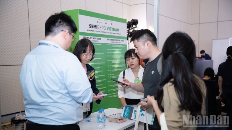 โครงการภายใต้กรอบ SemiExpo Vietnam 2025 เปิดคลื่นลูกใหม่สู่การพัฒนาทรัพยากรมนุษย์ด้านเทคโนโลยีขั้นสูง (ภาพ: HNV)