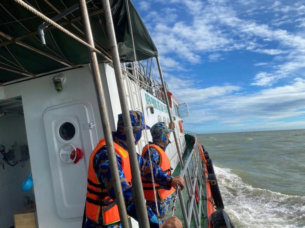 Для оказания помощи в поисках были также мобилизованы корабли пограничной охраны провинции Куангнгай.