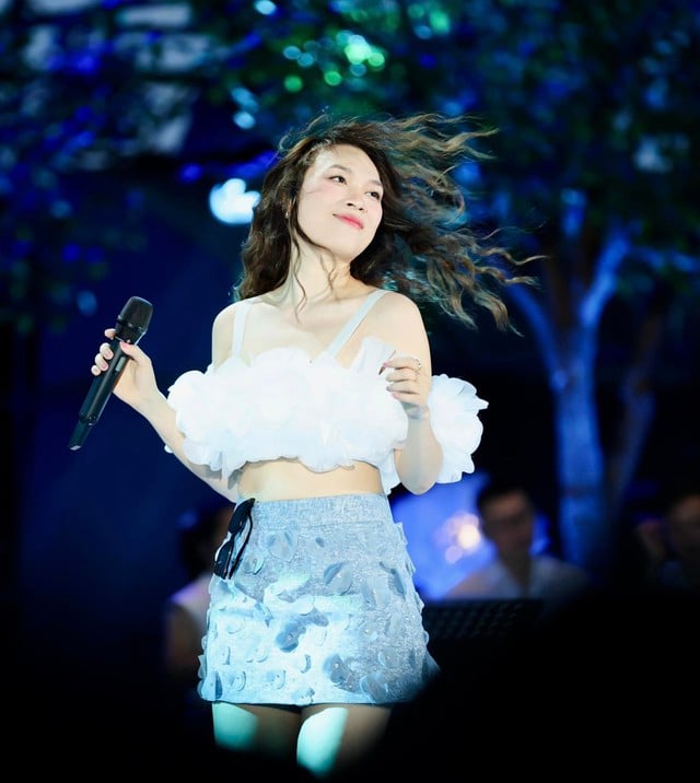 Mỹ Tâm trong liveshow tối 11.5.2024