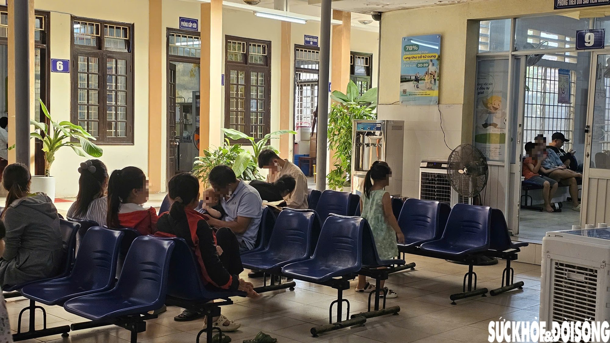 Người dân đi tiêm phòng uốn ván tăng sau lũ ở Huế- Ảnh 3.