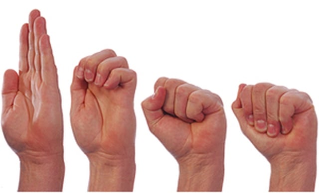 5 bài tập đơn giản giảm đau ngón tay, cổ tay do sử dụng điện thoại di động- Ảnh 3.