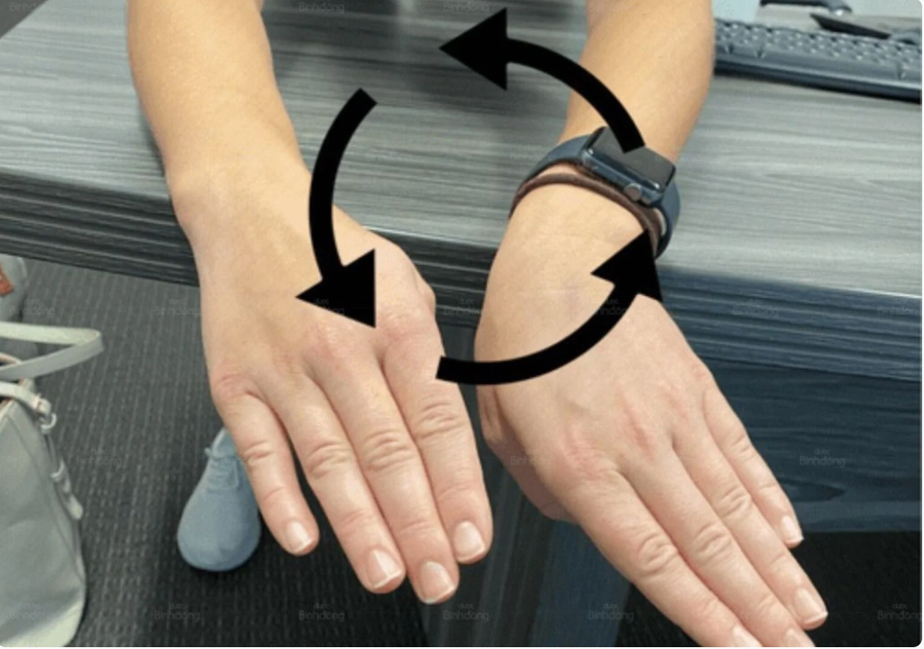 5 bài tập đơn giản giảm đau ngón tay, cổ tay do sử dụng điện thoại di động- Ảnh 4.