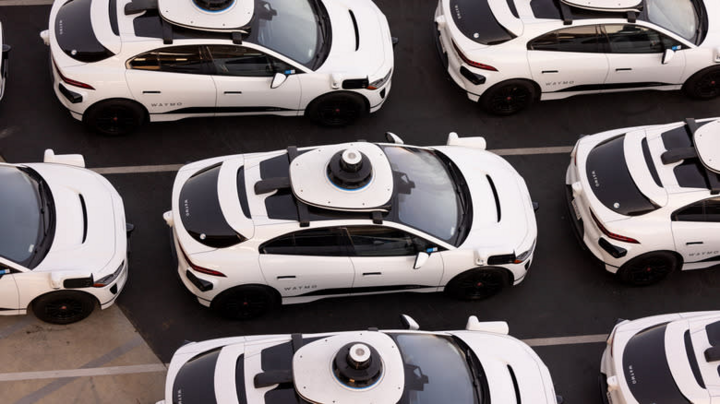 Vedere aeriană a depozitului pentru flotă de mașini autonome Waymo. (Sursa: Getty Images)