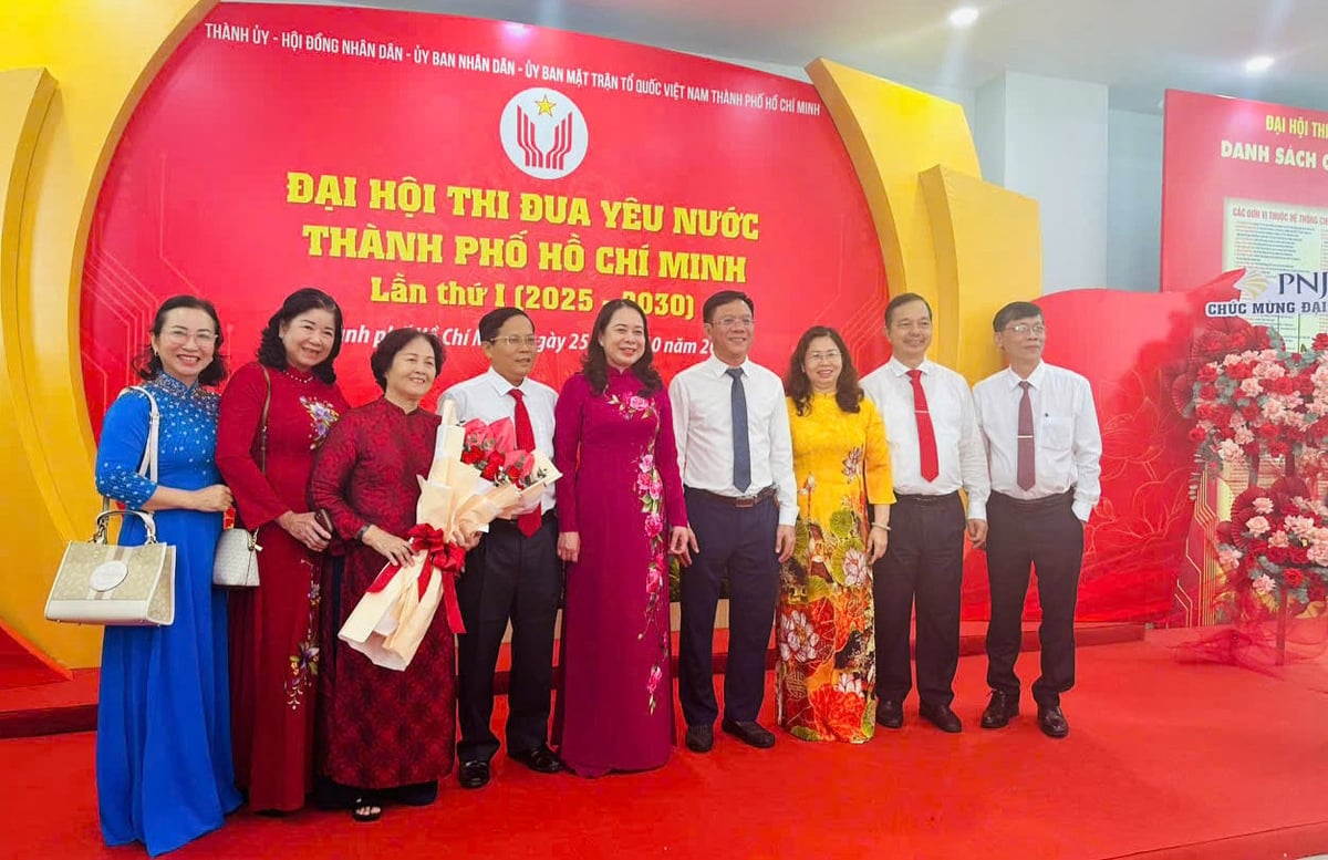 Pani Dang Le Thi Thanh Huyen (po lewej) na I Kongresie Patriotycznym w Ho Chi Minh City w 2025 roku. Zdjęcie: udostępnione przez postać.