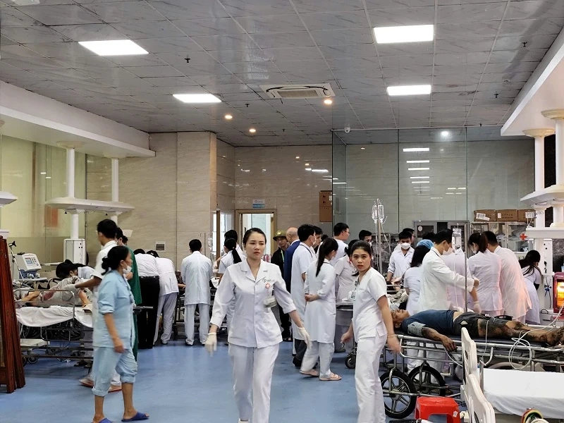 Söker anhöriga till trafikoffer på nord-sydlig motorväg, genom den gamla staden Nghi Son