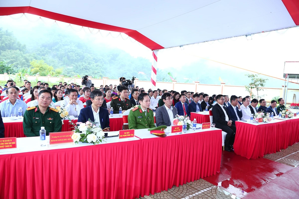 Ceremonia de inaugurare a lucrărilor la Școala Primară și Internatul Gimnazial Tam Thanh