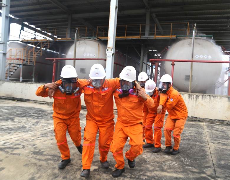 កម្លាំងជំនាញផ្នែកពន្លត់អគ្គីភ័យរបស់ក្រុមហ៊ុនបានដោះស្រាយស្ថានភាពភ្លាមៗ ដោយធានាបាននូវសុវត្ថិភាពទាំងស្រុងសម្រាប់មនុស្ស និងឧបករណ៍។