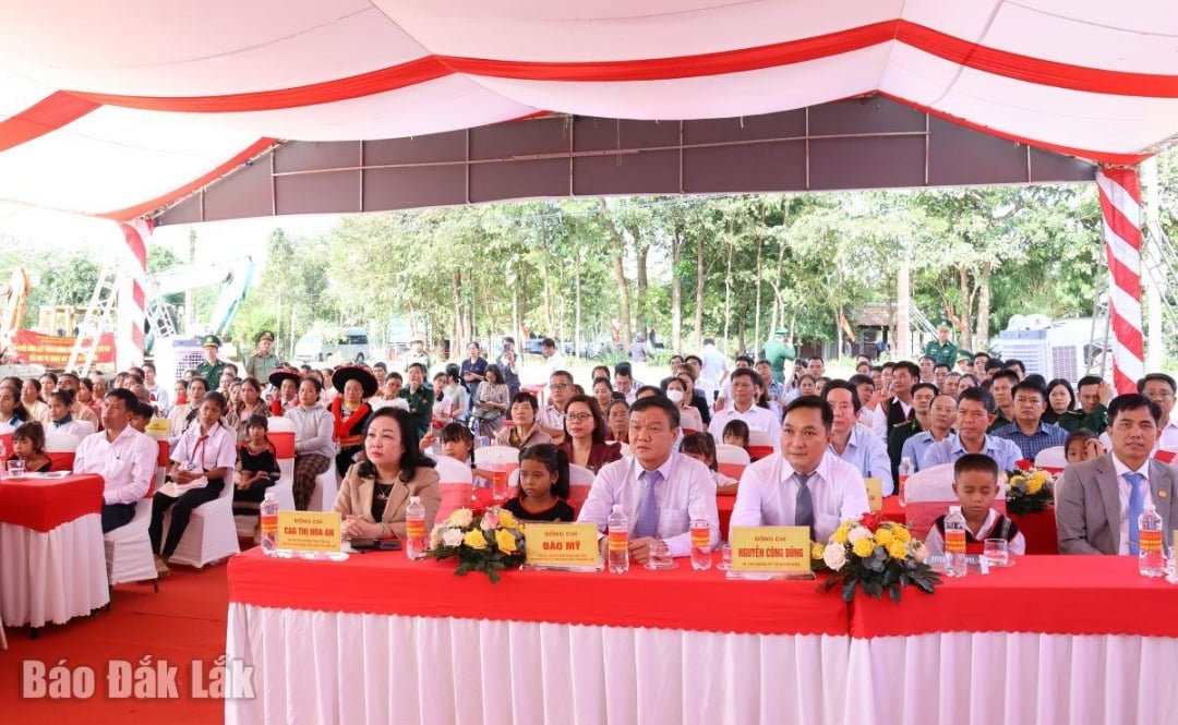Delegater deltog i det första spadtaget vid gränskommunen Buon Don.