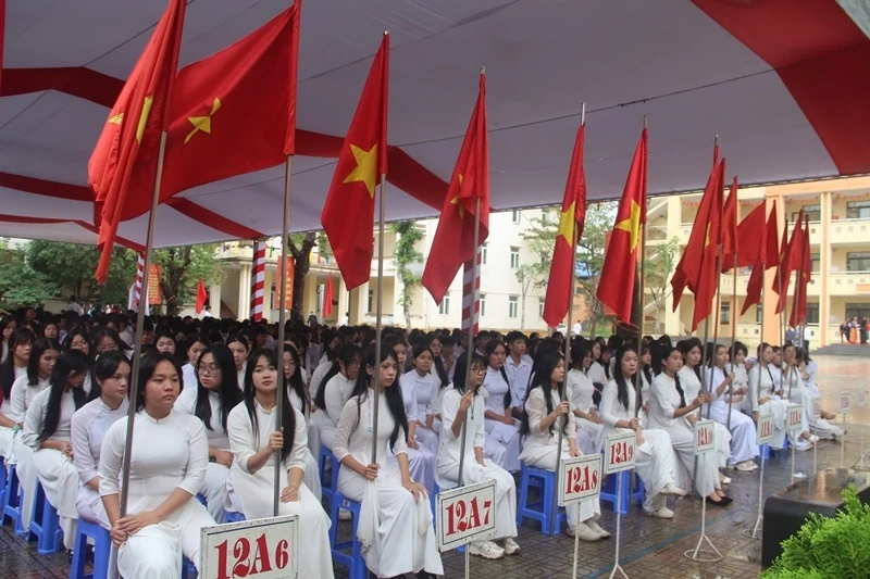 Liceul Dong Son 1 își sărbătorește cea de-a 60-a aniversare