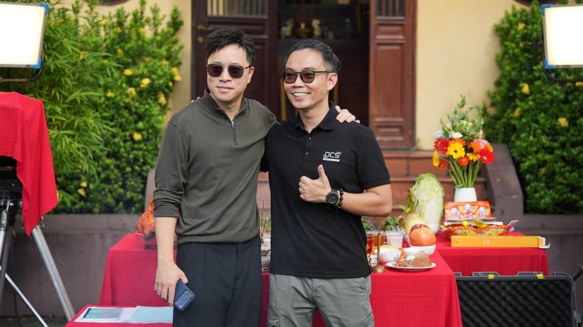 Ο σκηνοθέτης Βίκτορ Βου και ο σκηνοθέτης Ντουκ Νγκουγιέν στην τελετή έναρξης του έργου «Almost Perfect Murder». (Φωτογραφία: Galaxy Studio)