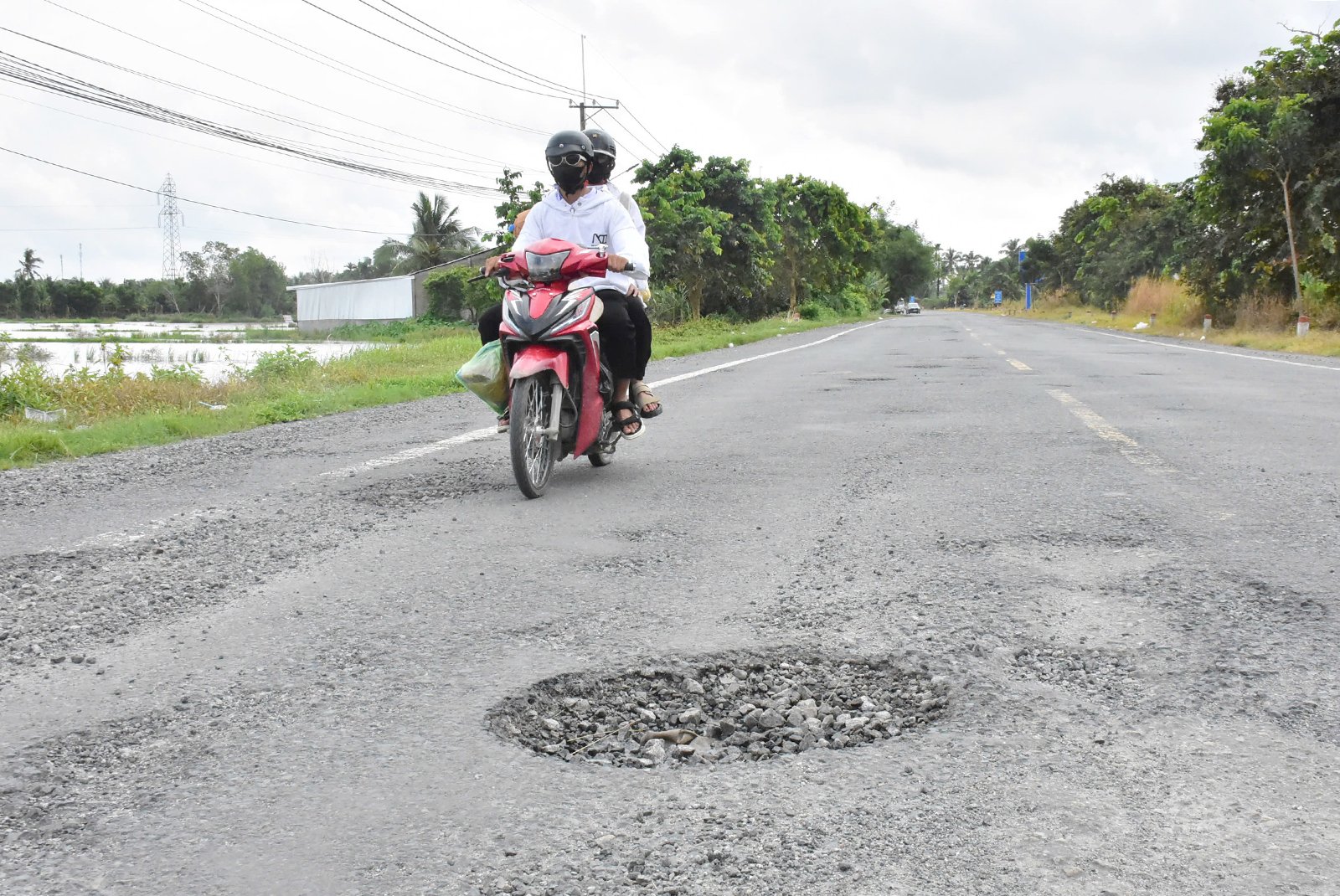 Perbaikan Jalan Raya Nasional 61, bagian Jembatan Ben Nhut-Rach Tia, meringankan penderitaan masyarakat
