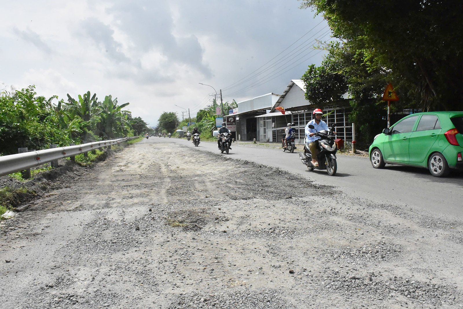 Perbaikan Jalan Raya Nasional 61, bagian Jembatan Ben Nhut-Rach Tia, meringankan penderitaan masyarakat