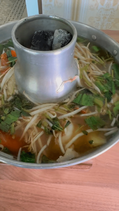 Fish & Shrimp Tamarind Soup.Branzino or Fish Head—Canh Chua Me Đồ Biển.Like home, with a little .mp4