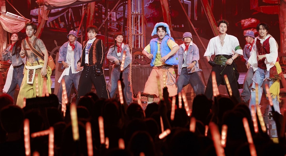 ស៊េរីបទល្បីរបស់បងប្រុស សាយ ហ៊ី ធ្វើឲ្យកក្រើកតារាងតន្ត្រីវៀតណាម រូបភាព ២ loat hit cua anh trai say hi khuay dao cac bang xep hang am nhac viet hinh anh 2