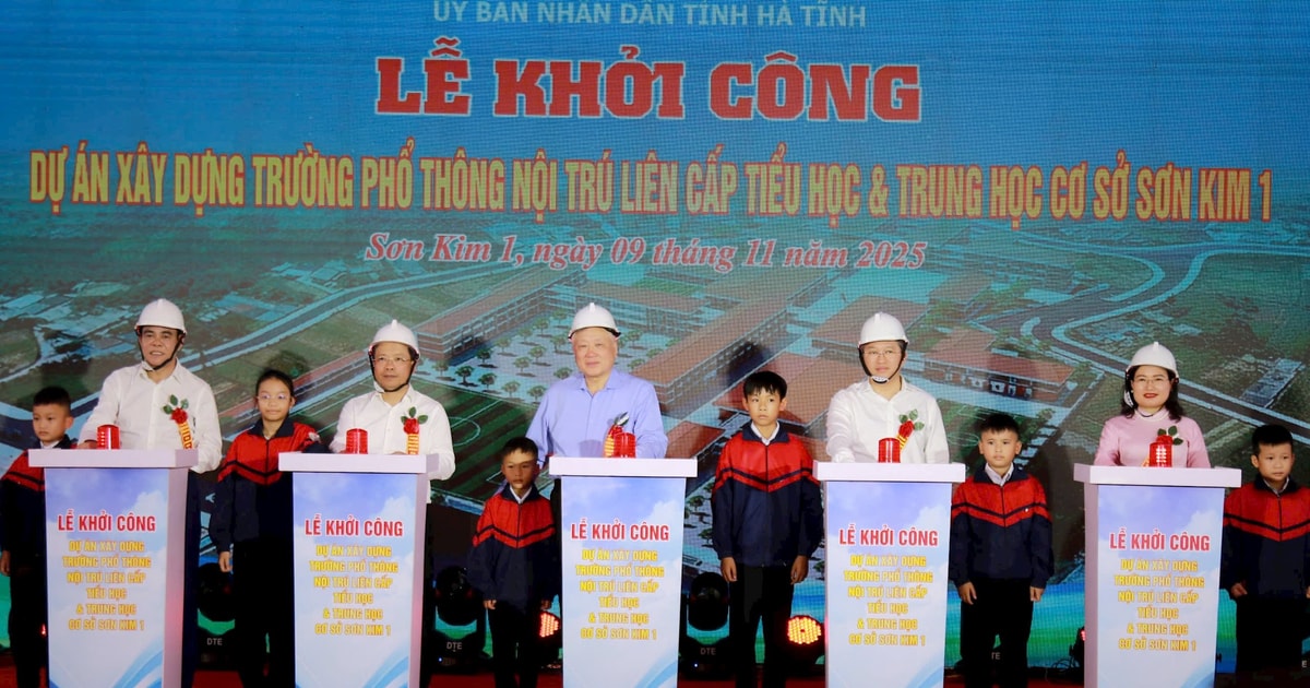 Phó Thủ tướng Thường trực Chính phủ Nguyễn Hòa Bình dự lễ khởi công Trường phổ thông nội trú liên cấp tại Hà Tĩnh