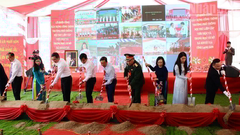 उप प्रधानमंत्री और केंद्रीय मंत्रालयों तथा लैंग सोन प्रांत के नेताओं ने परियोजना का भूमिपूजन समारोह आयोजित किया।