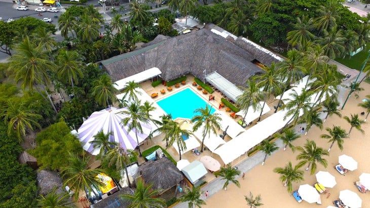 បន្តដណ្តើមយក 'ដីមាស' នៃតំបន់ភោជនីយដ្ឋាន Louisiane ដ៏ល្បីល្បាញនៅលើឆ្នេរ Nha Trang - រូបថត ១. Nha Trang - Ảnh 1.