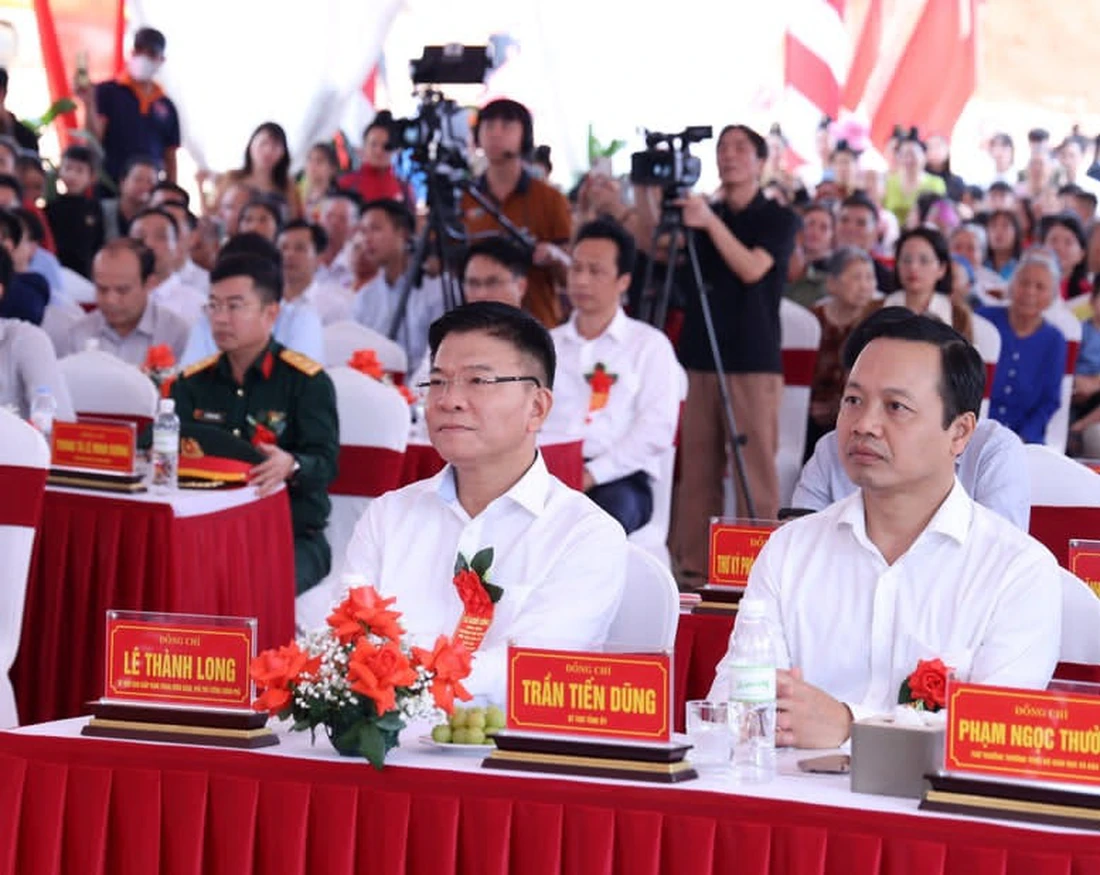 Đồng loạt khởi công trường nội trú liên cấp các xã biên giới - Ảnh 13.