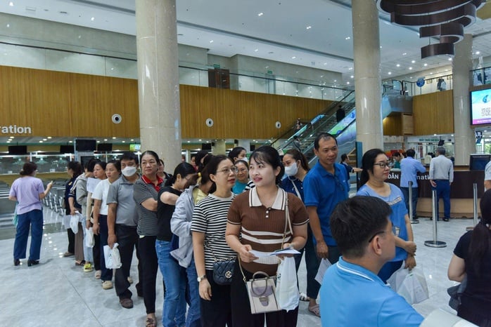 Bệnh viện tri ân nhà giáo khám tầm soát miễn phí tuyến giáp cho hơn 600 giáo viên - Ảnh 1.