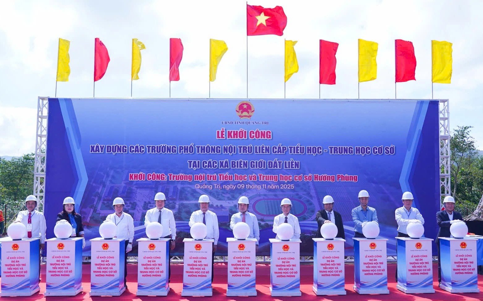 Khởi công Trường nội trú Tiểu học và THCS Hướng Phùng - Ảnh: L. T.