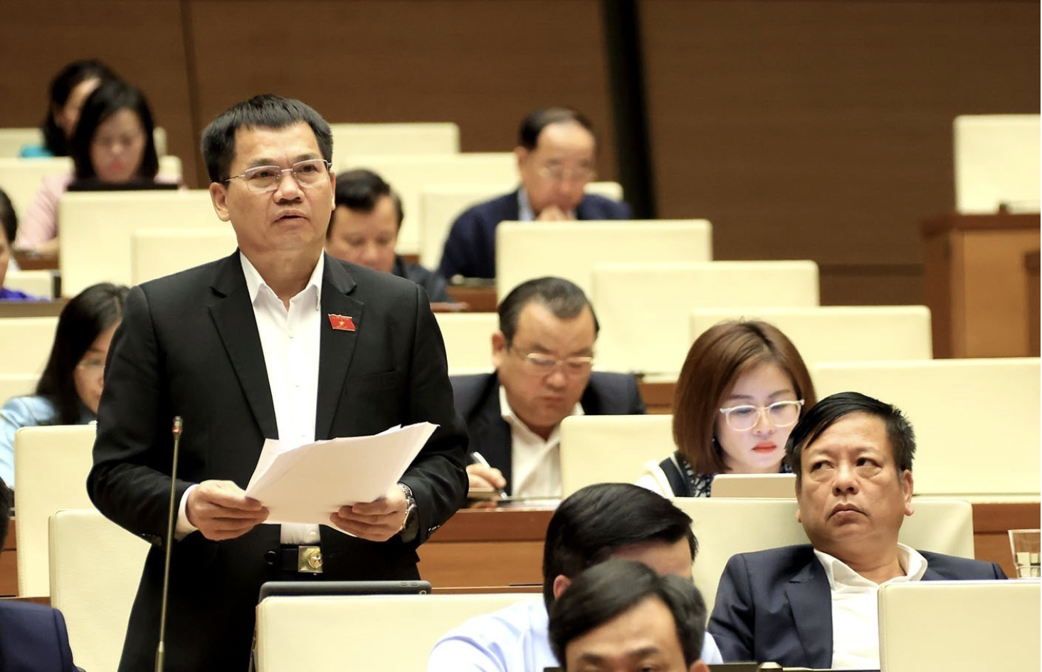 Nhiều dự án luật được đại biểu Quốc hội thảo luận sôi nổi