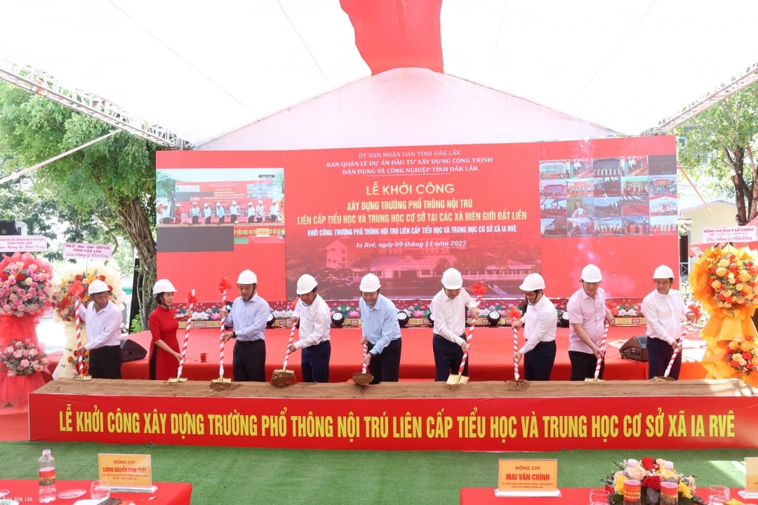 គណៈប្រតិភូបានធ្វើពិធីបើកការដ្ឋានសាងសង់សាលាបឋមសិក្សា និងអនុវិទ្យាល័យឃុំអ៊ីរ៉ាវ។