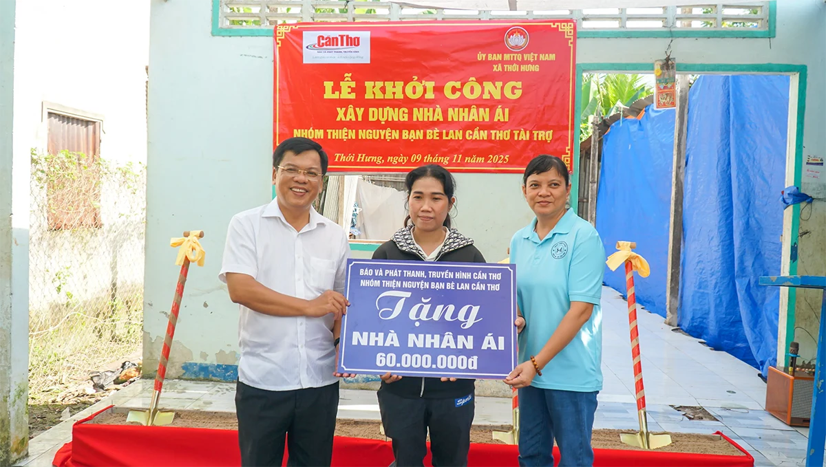 ថ្នាក់ដឹកនាំកាសែត វិទ្យុ និងទូរទស្សន៍ Can Tho បានសម្របសម្រួលជាមួយអង្គភាពដើម្បីចាប់ផ្តើមសាងសង់ផ្ទះសប្បុរសធម៌នៅឃុំ Thoi Hung ។