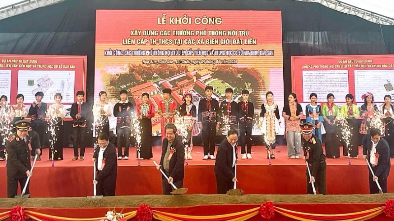 ທ່ານລັດຖະມົນຕີວ່າການກະຊວງສຶກສາທິການ ແລະ ບຳລຸງສ້າງ ແລະ ການນຳແຂວງ ລາຍເຈົາ ໄດ້ດຳເນີນພິທີລົງເລິກການກໍ່ສ້າງ.