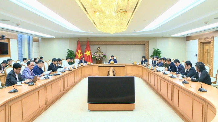 Vicepremier Nguyen Chi Dung: Neem drastische maatregelen om strategische technologie onder de knie te krijgen en de nationale digitale soevereiniteit te waarborgen - Foto 2. Phó Thủ tướng Nguyễn Chí Dũng: Hành động quyết liệt để làm chủ công nghệ chiến lược, bảo đảm chủ quyền số quốc gia- Ảnh 2.