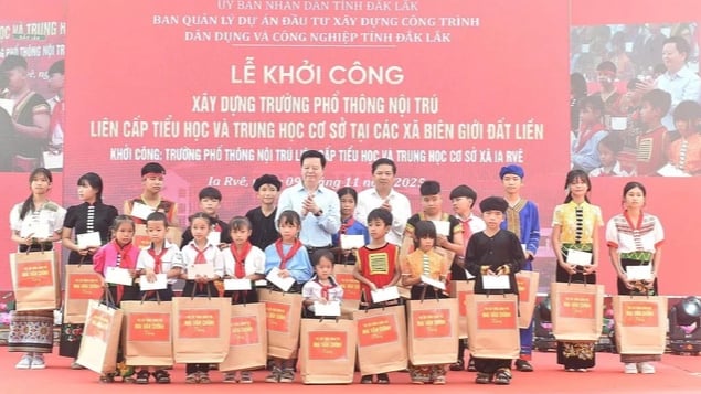 Thủ tướng phát động khởi công xây dựng 72 trường nội trú cho học sinh vùng biên - Ảnh 10.