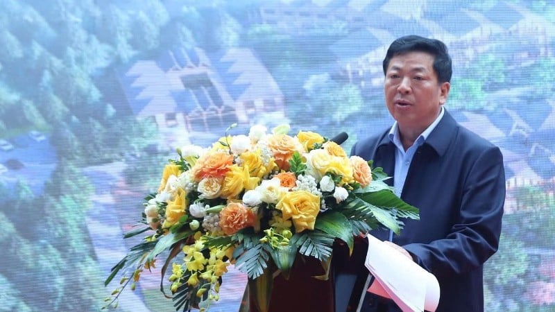 រដ្ឋមន្ត្រីក្រសួងសំណង់ លោក Tran Hong Minh ថ្លែងក្នុងពិធីបើកការដ្ឋានសាងសង់សាលាបឋមសិក្សា និងមធ្យមសិក្សា នៅឃុំ Dinh Phong ខេត្ត Cao Bang។