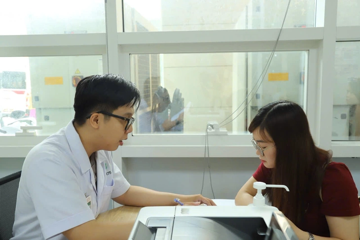 Bệnh viện Quân y 175 tầm soát suy giáp miễn phí cho giáo viên các trường học - Ảnh 1.