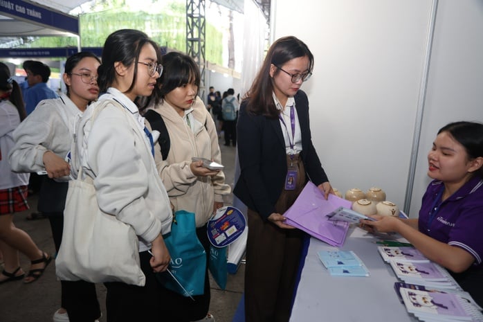 Job Link 2025: Cơ hội học bổng “0 đồng” và việc làm gia sư - Ảnh 1.