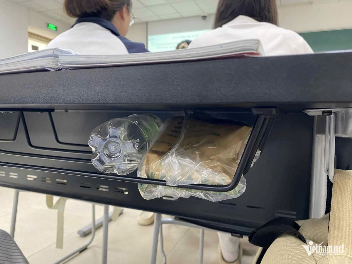 W-elever spiser i klasse 2.jpg