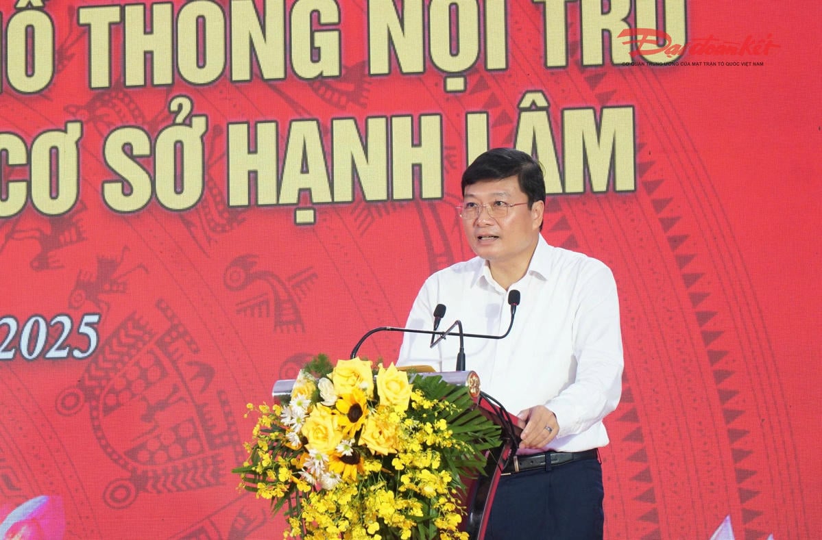 Mr. Le Hong Vinh - Chairman of Nghe An Provincial People's Committee spoke at the ceremony. Photo: BV
