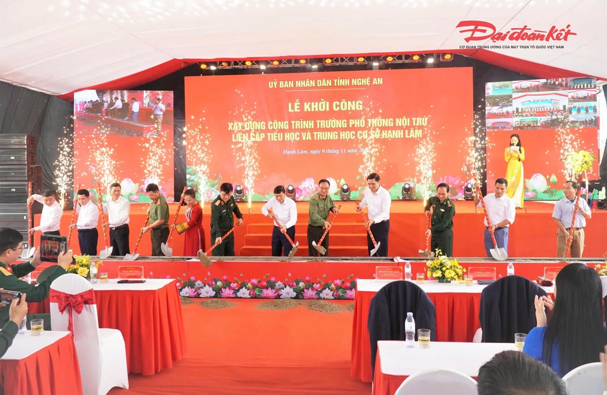 Delegates performed the groundbreaking ceremony at the Hanh Lam Primary and Secondary Boarding School. Photo: HL