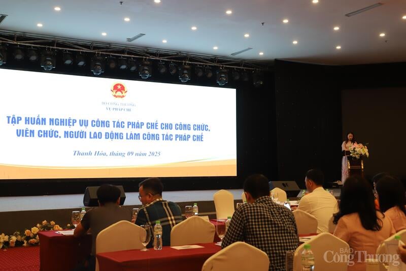 Продолжается поддержка программ обучения и повышения квалификации в области юридической работы. Фото: Хоа Куинь.