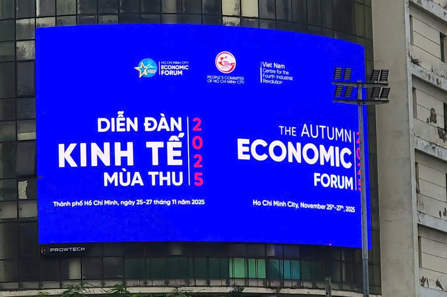 Подпись к фотографии