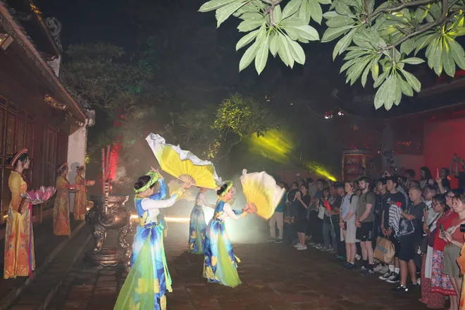 Ứng dụng công nghệ 3D mapping tại tour đêm “Ngọc Sơn - đêm huyền bí”  - Ảnh 2.