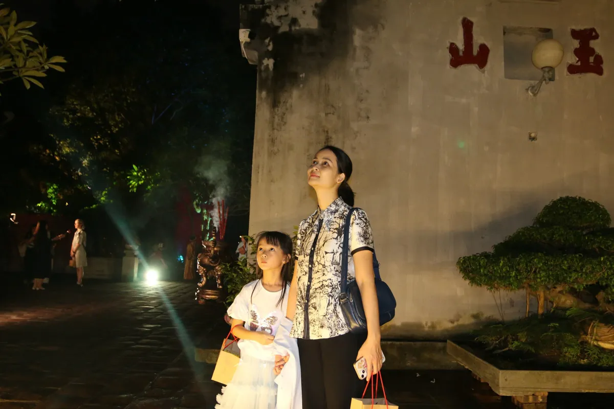 Ứng dụng công nghệ 3D mapping tại tour đêm “Ngọc Sơn - đêm huyền bí”  - Ảnh 4.