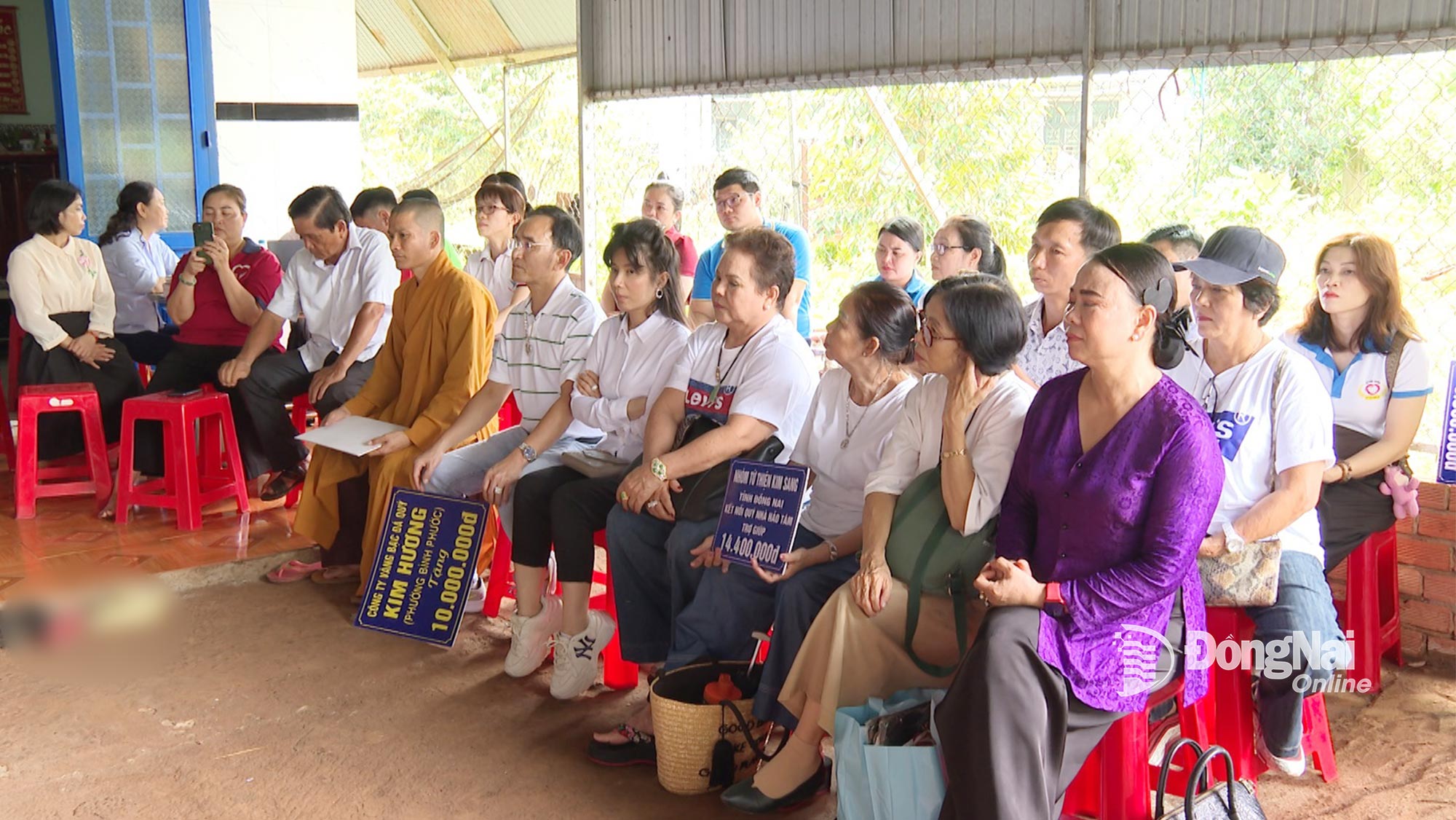 Chương trình “Chia sẻ nỗi đau” được tổ chức ấm áp, nghĩa tình, tại gia đình anh Hoàng Đình Minh, tạm trú tại tổ 5, khu phố Phước Sơn, phường Phước Bình, tỉnh Đồng Nai. Ảnh: Phú Quý