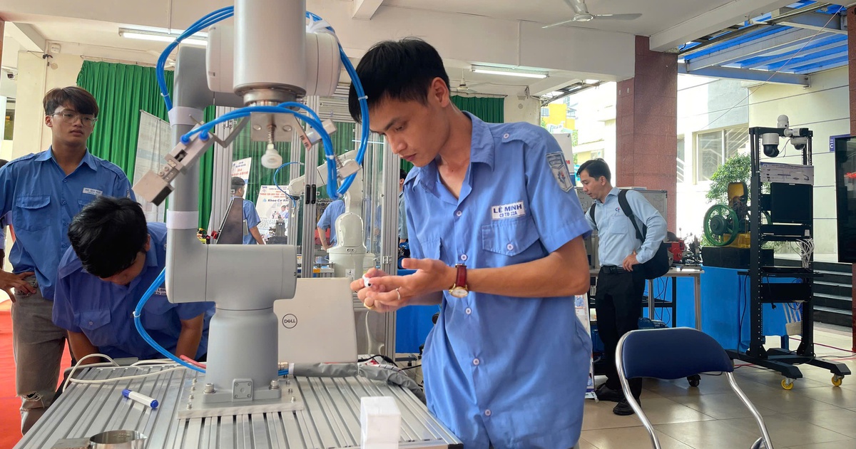 Phụ huynh học sinh hỏi ‘học ngành gì ra trường có việc làm’, chuyên gia trả lời