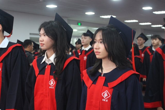 Phụ huynh học sinh hỏi ‘học ngành gì ra trường có việc làm’, chuyên gia trả lời - Ảnh 2.